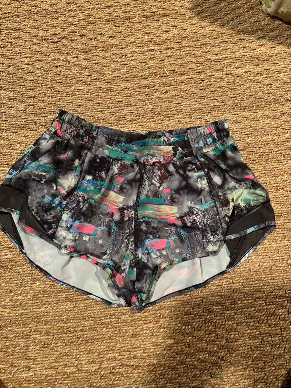 Lululemon Speed Up Low-Rise Lined Short (Printed version) size 8